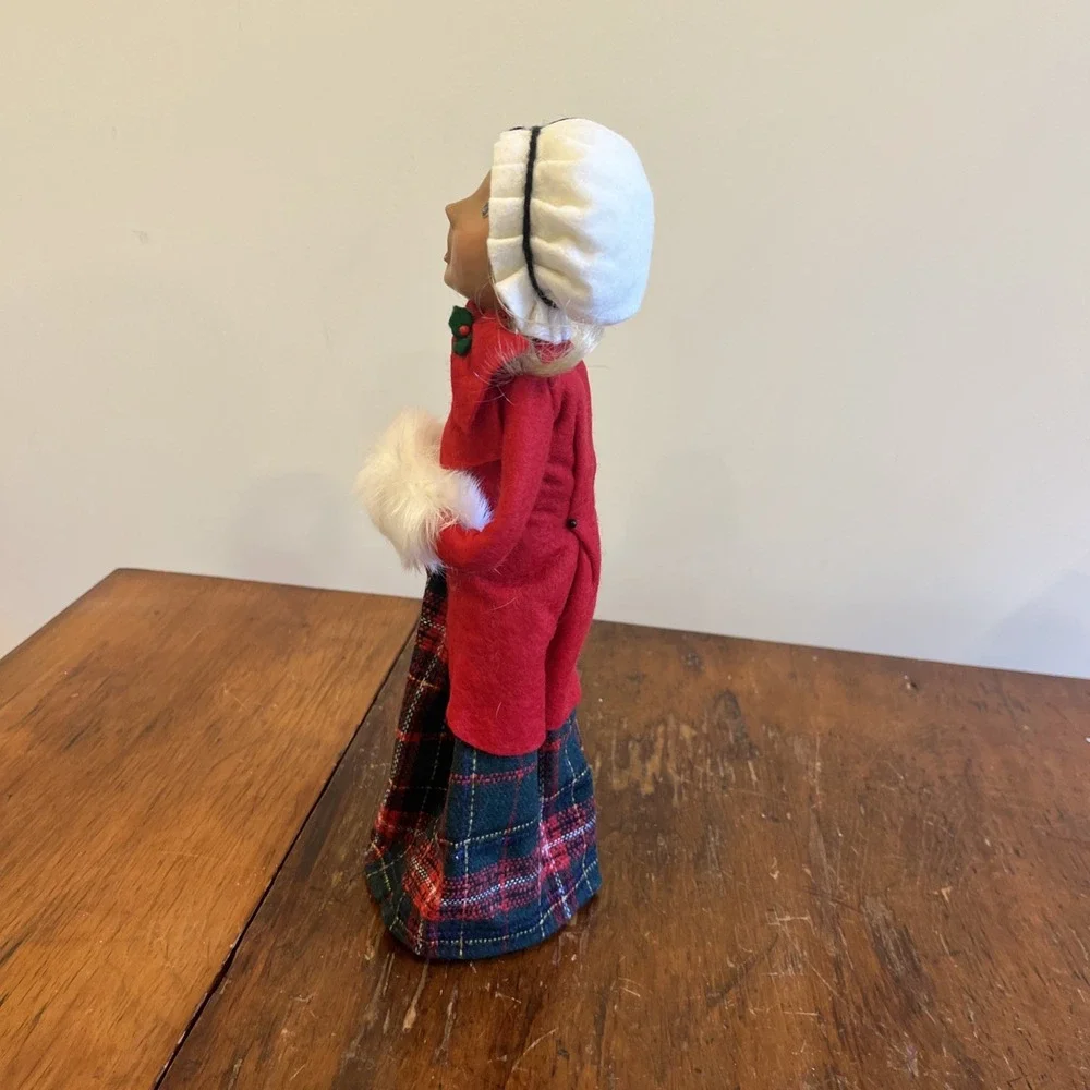 1993 BYERS CHOICE CHRISTMAS CAROLER Long Blond Hair, White Muff Red Plaid Outfit